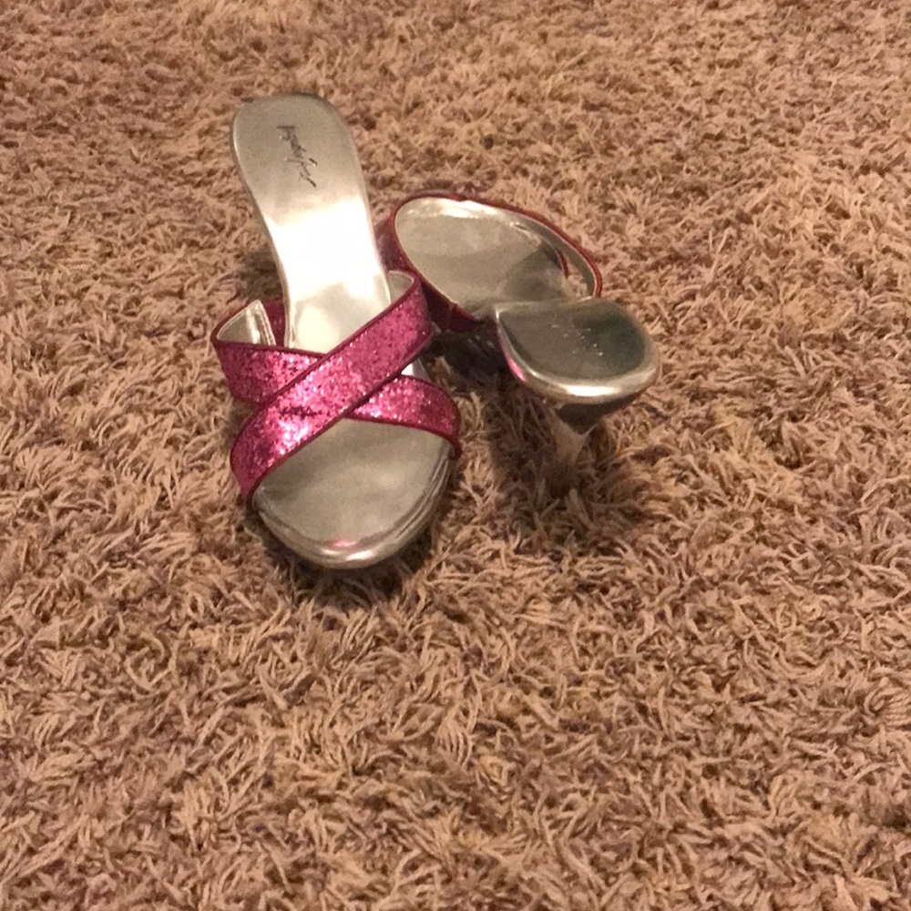 Low heels hot pink.